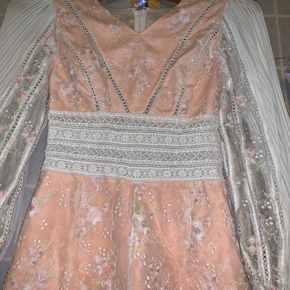 SOLD💕Embroidered romper - Picture 8 of 8